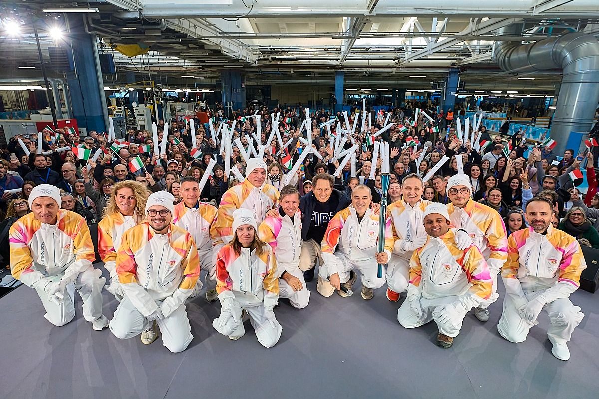 La Fiamma Olimpica a Mirafiori, Elkann “Riviviamo lo spirito dei Giochi”