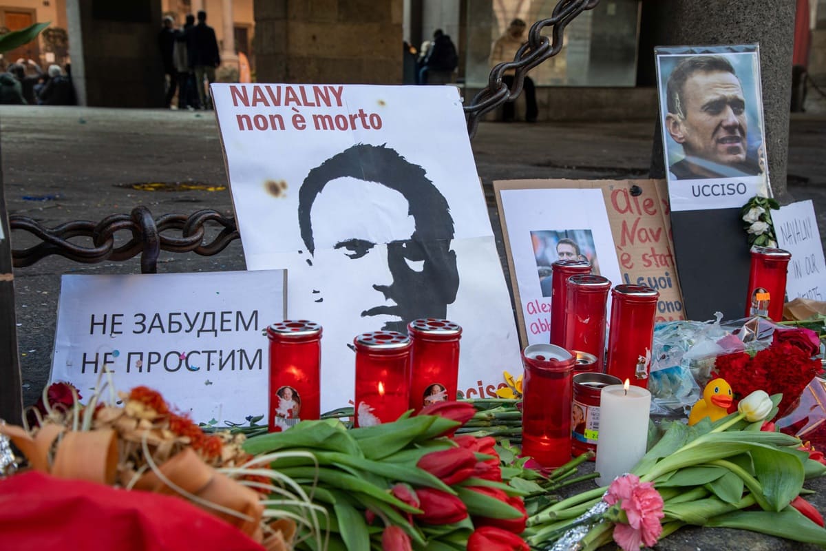 Una dichiarazione congiunta di cinque paesi europei: “Navalny è stato ucciso dalla Russia con una potente sostanza tossica”. Mosca: “Bufala occidentale”