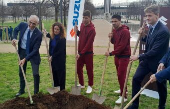 Si allarga il “Bosco diffuso Suzuki”, 29 nuovi aceri donati alla città di Torino