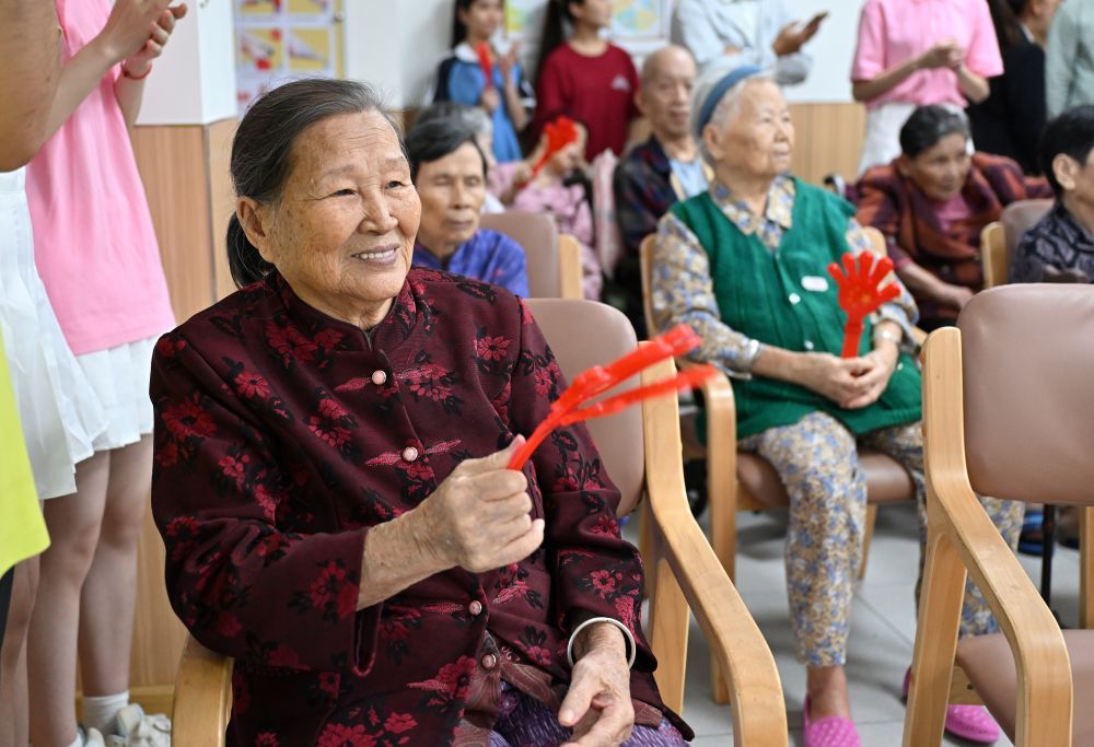 Cina, oltre un milione di anziani beneficiano di sussidi per l’assistenza