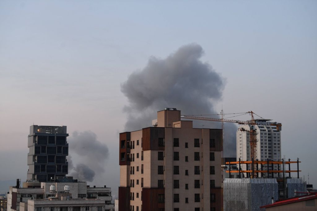 Esplosioni a Teheran e in altre città dell’Iran, risposta missilistica su Tel Aviv