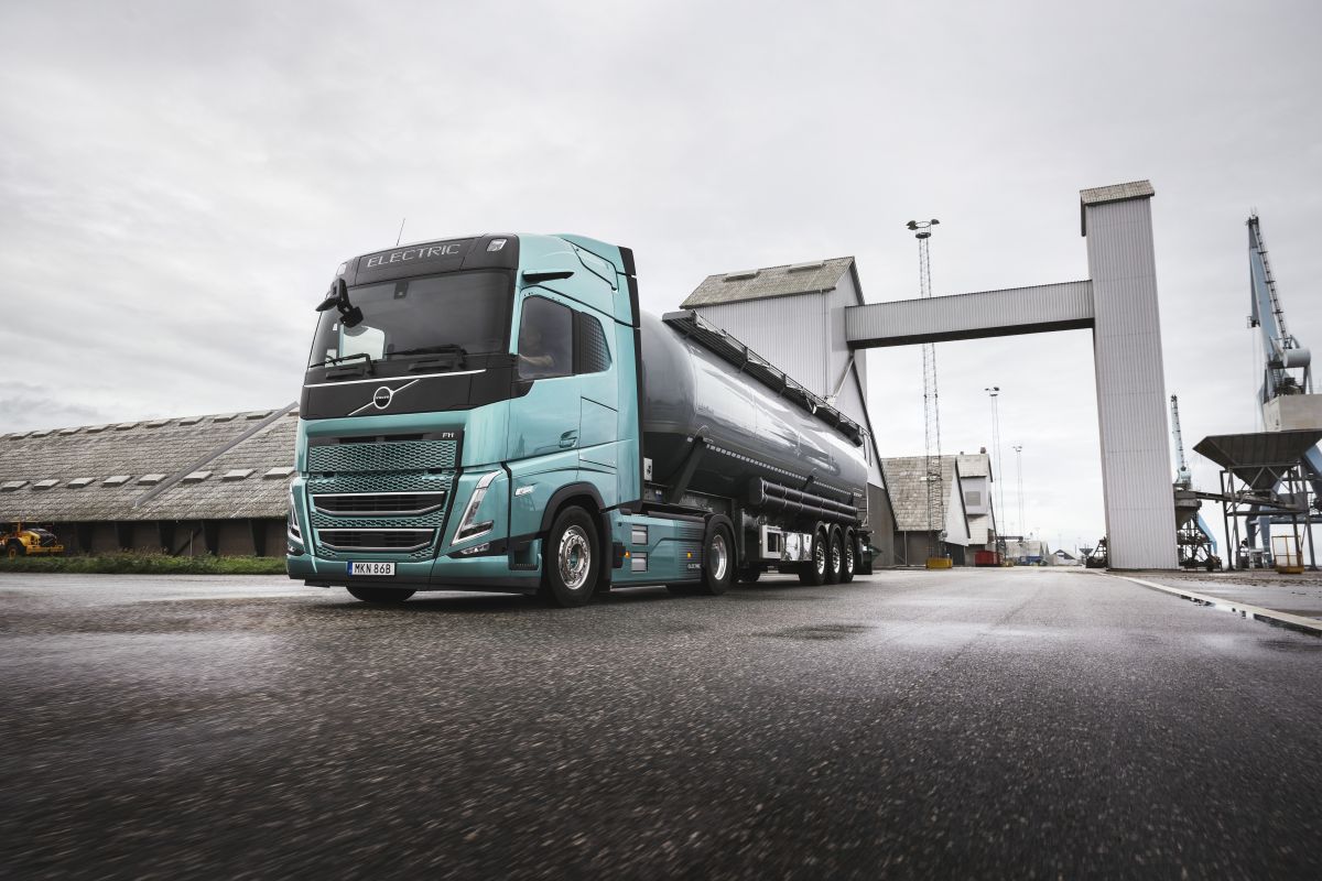 Volvo lancia nuovi camion elettrici con un’autonomia fino a 700 km