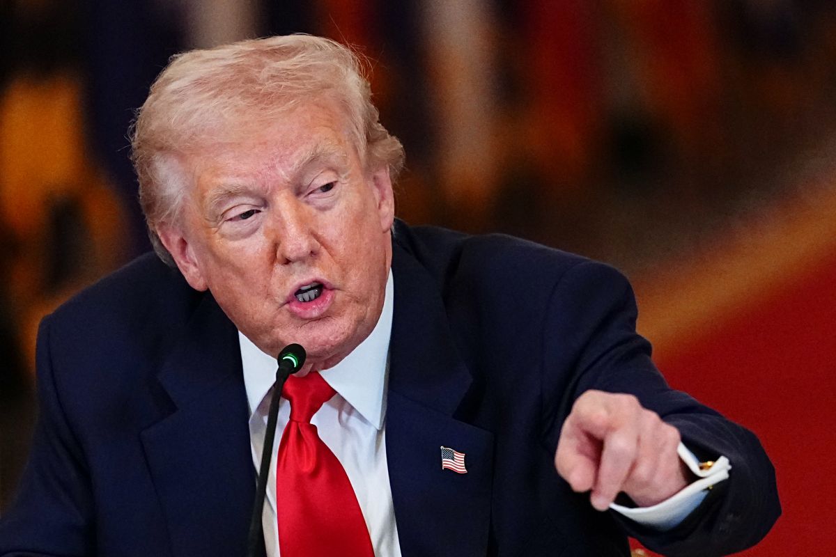 Trump avverte l’Iran “Accordo o inizieranno a esplodere molte bombe”. E attacca i Dem “Traditori”. In Pakistan preparativi per i negoziati, Teheran frena