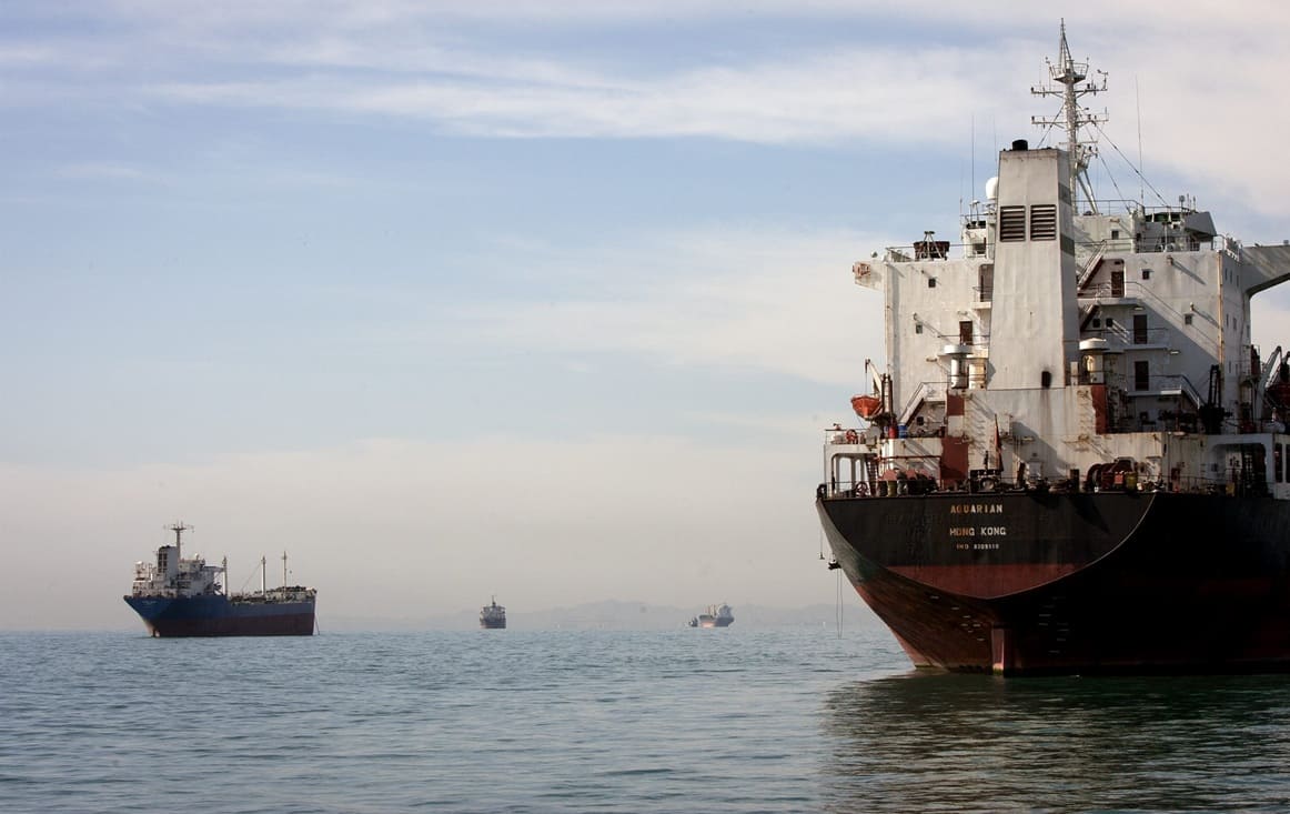 L’Iran chiude nuovamente lo Stretto di Hormuz a causa del blocco navale Usa