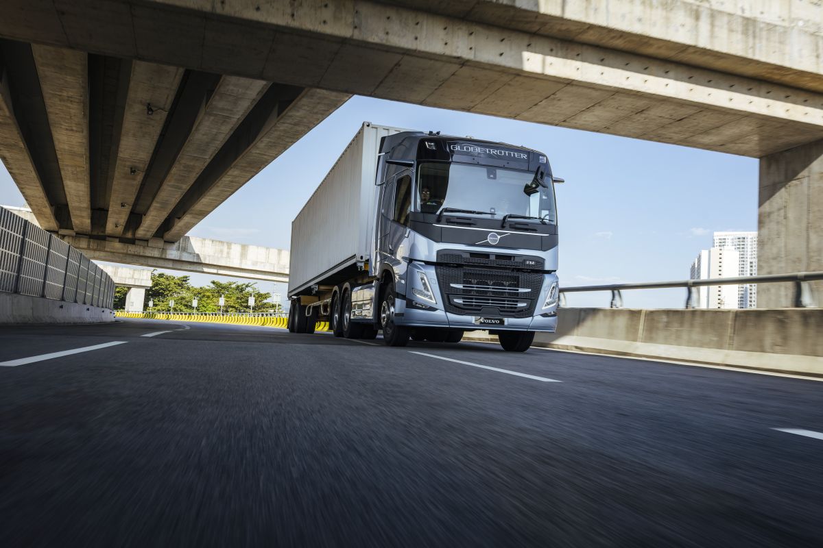 Volvo Trucks lancia nuovi motori, meno consumi e pronti all’idrogeno