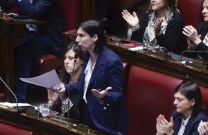 Schlein “Governo Meloni vive chiuso nel palazzo, no a larghe con intese con FI”