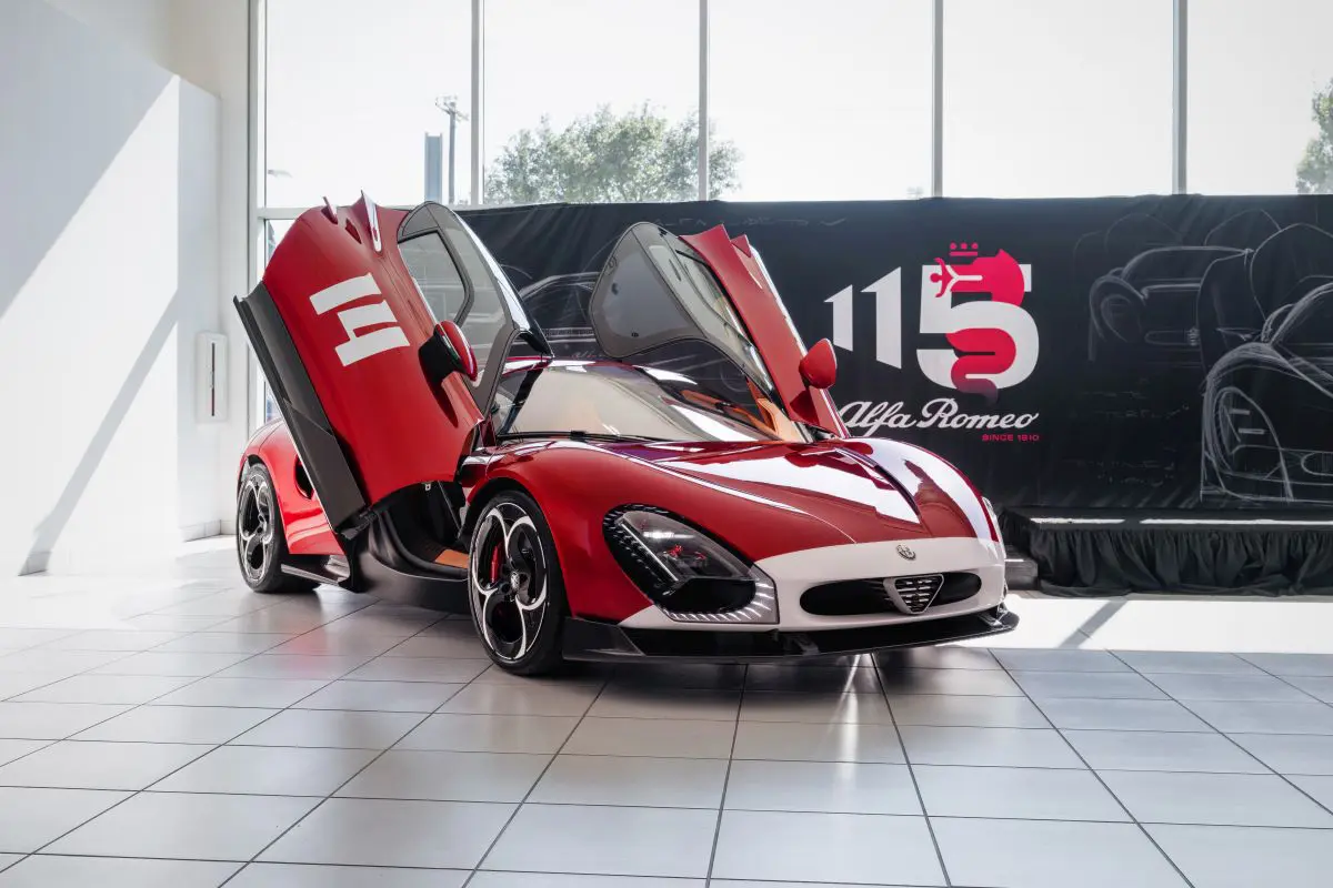Alfa Romeo 33 Stradale conquista due continenti