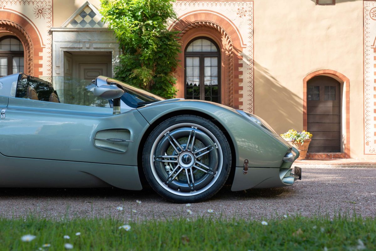 Pirelli, con il Cyber Tyre 1.500 chilometri al volante della Pagani Utopia