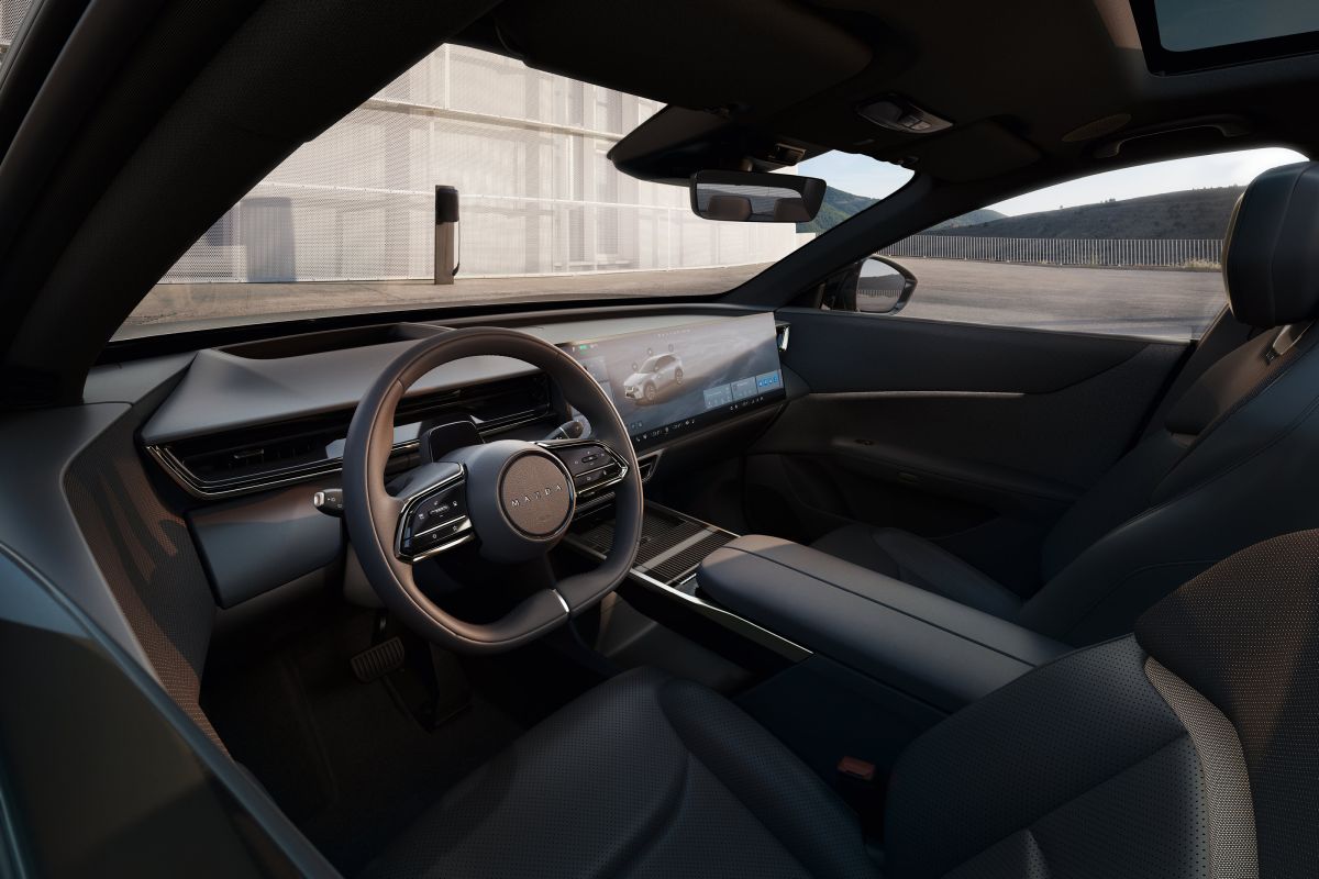 Mazda CX-6e, interni raffinati tra minimalismo e tradizione nipponica