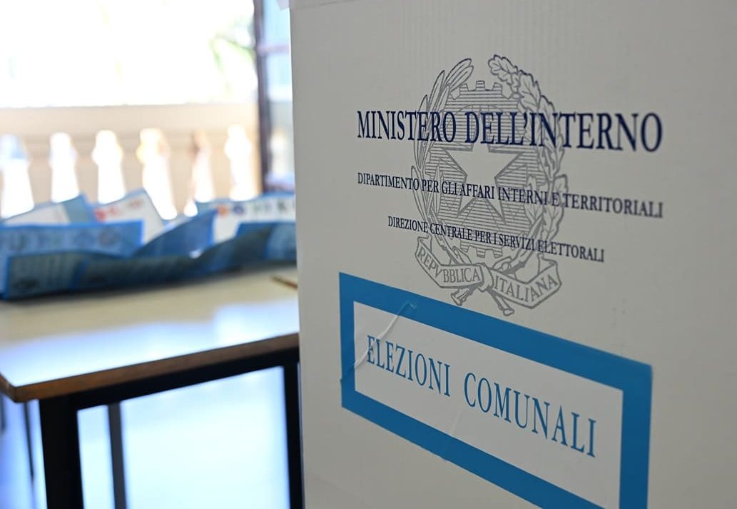 Elezioni comunali, il centrodestra si conferma a Venezia e ottiene Reggio Calabria. Prato e Pistoia al campo largo, a Salerno ritorno di De Luca