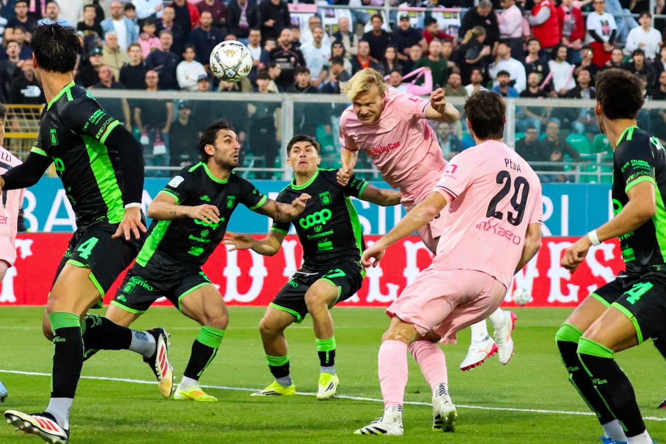 Il Catanzaro è la seconda finalista dei playoff di Serie B, al Palermo non riesce la rimonta