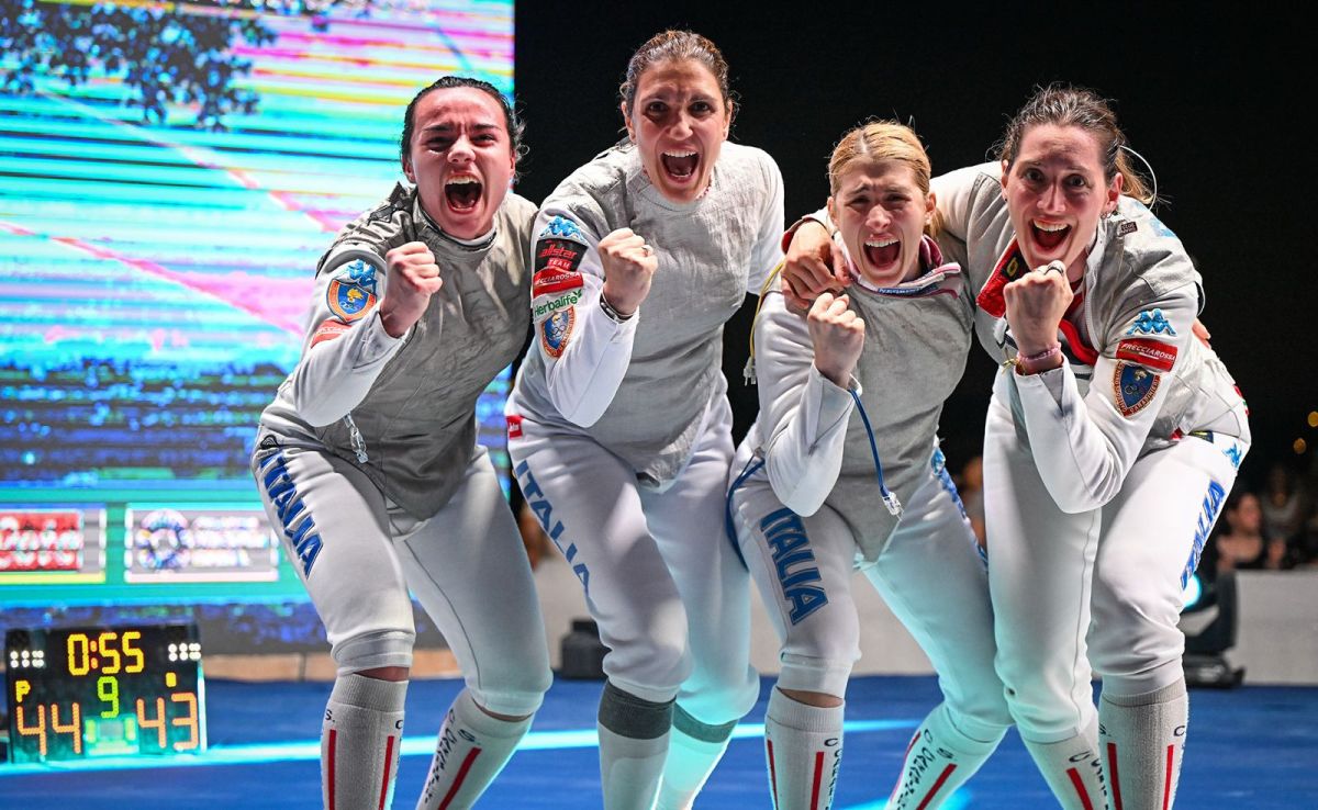 Le ragazze dei Carabinieri e i ragazzi Fiamme Oro vincono nel fioretto a squadre