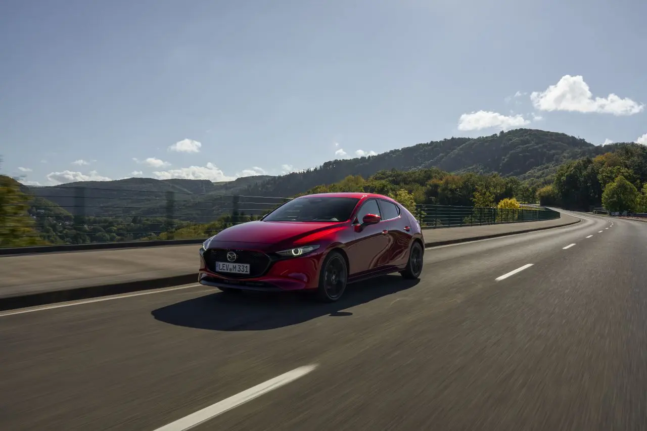 La nuova Mazda3 2027 ancora più sicura, ricca e raffinata