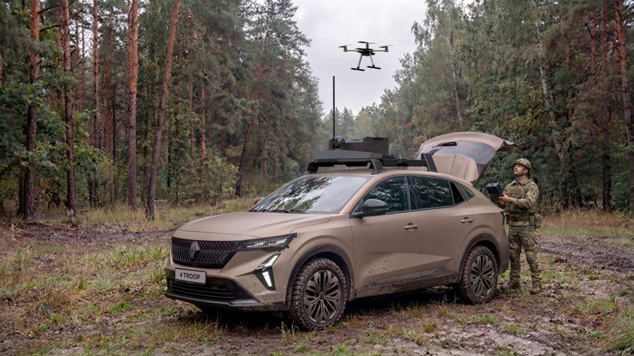 Renault e Thales presentanto 4TROOP, prototipo veicolo tattico per le forze armate