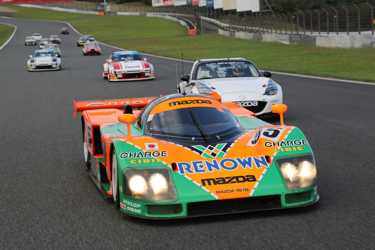La Mazda 787B torna sul Circuito de la Sarthe per celebrare vittoria a Le Mans