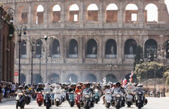 Piaggio, 25.000 Vespa da 67 Paesi sfilano per Roma