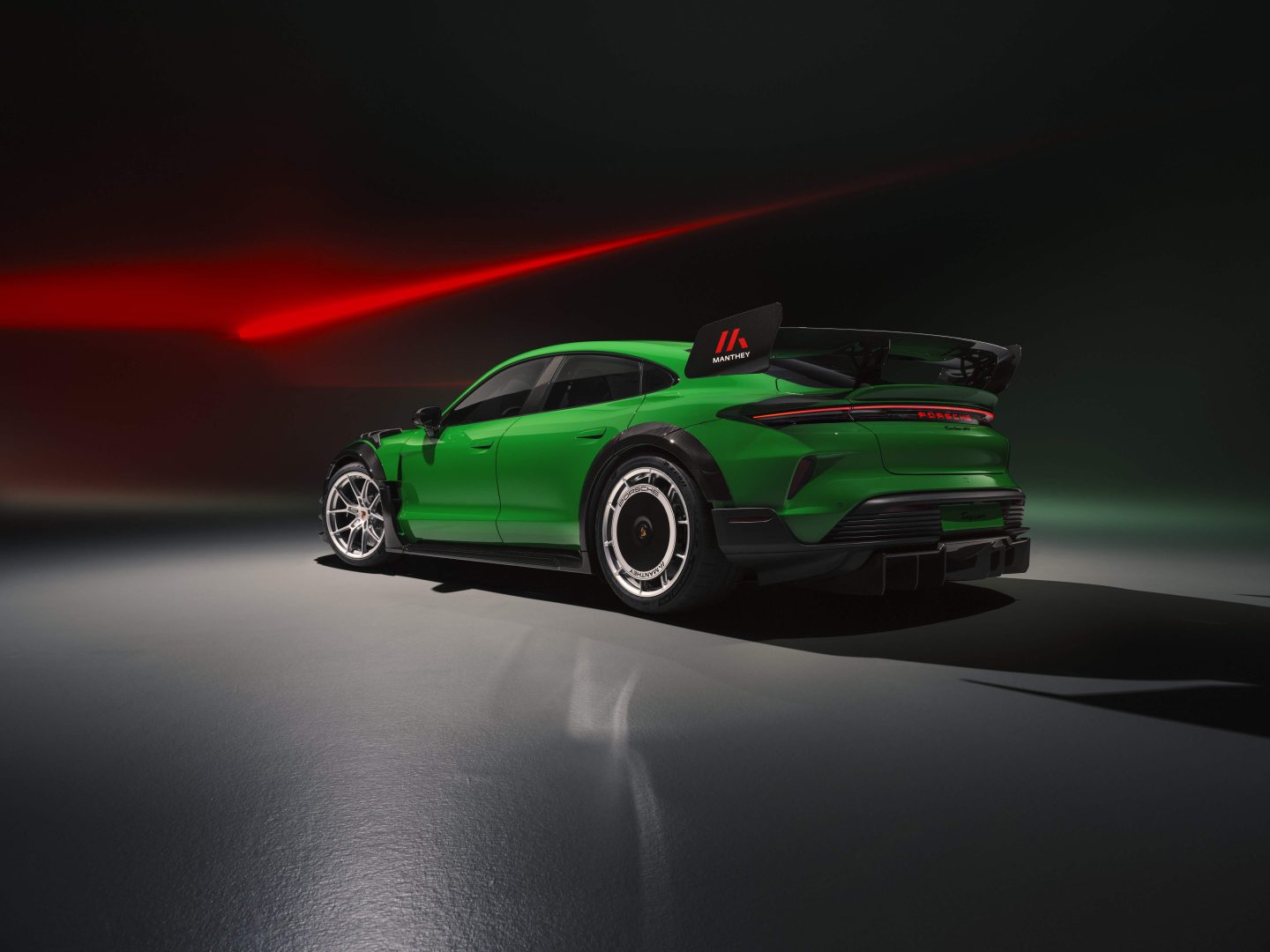Nuovo record al Nurburgring per i Pirelli Zero Trofeo RS con la Porsche Taycan Turbo GT con Manthey Kit