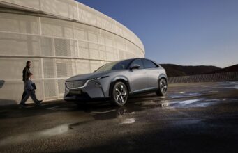 Mazda CX-6e, SUV elettrico che unisce tecnologia intelligente e sicurezza avanzata
