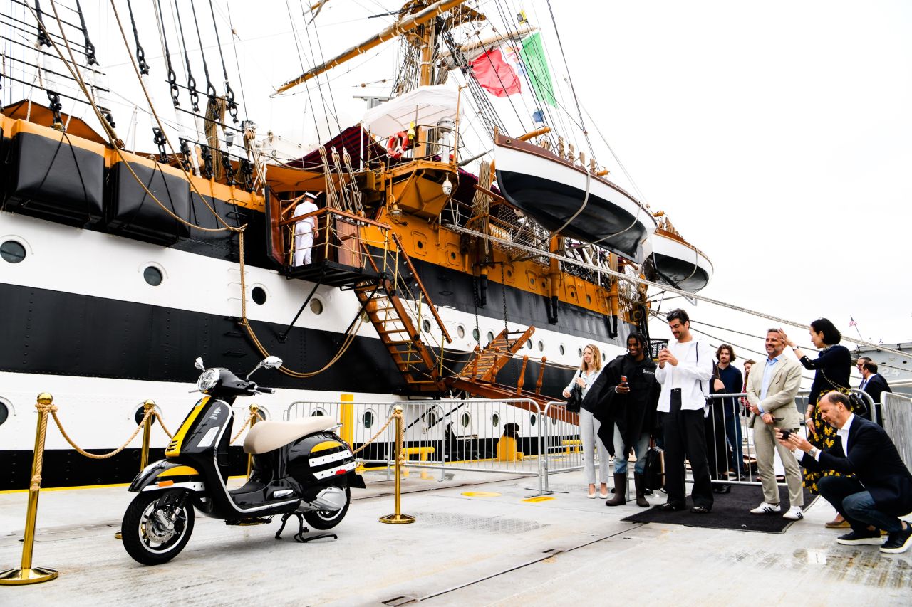 A New York Vespa incontra l’Amerigo Vespucci