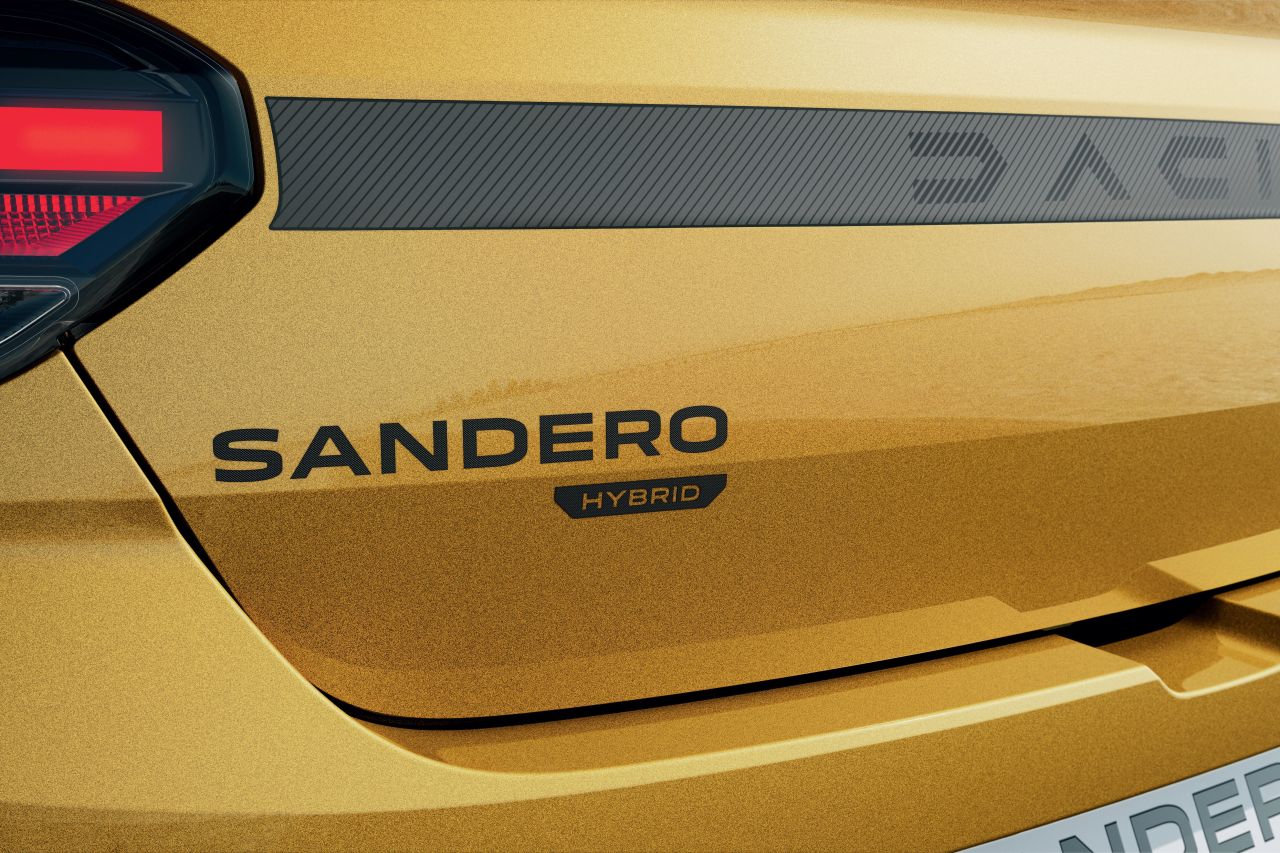 Dacia Sandero Stepway Full Hybrid 155, aperti gli ordini
