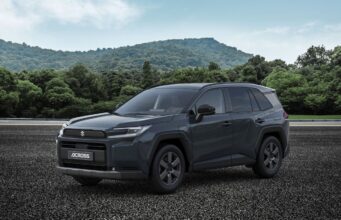 Suzuki Across Plug-in Hybrid, design rinnovato per l’ammiraglia da 309 cv