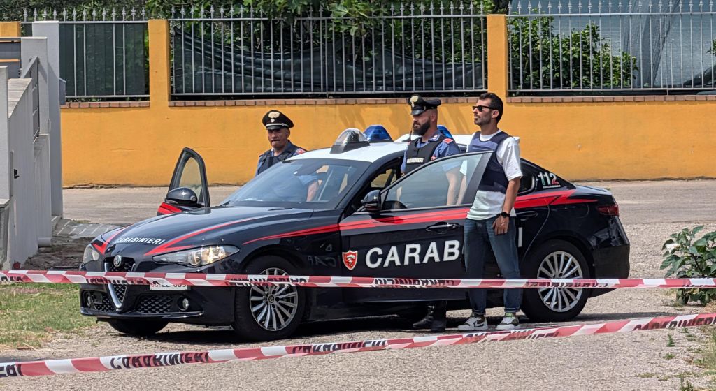 Uccide fratello e ferisce moglie nel cagliaritano, poi si costituisce