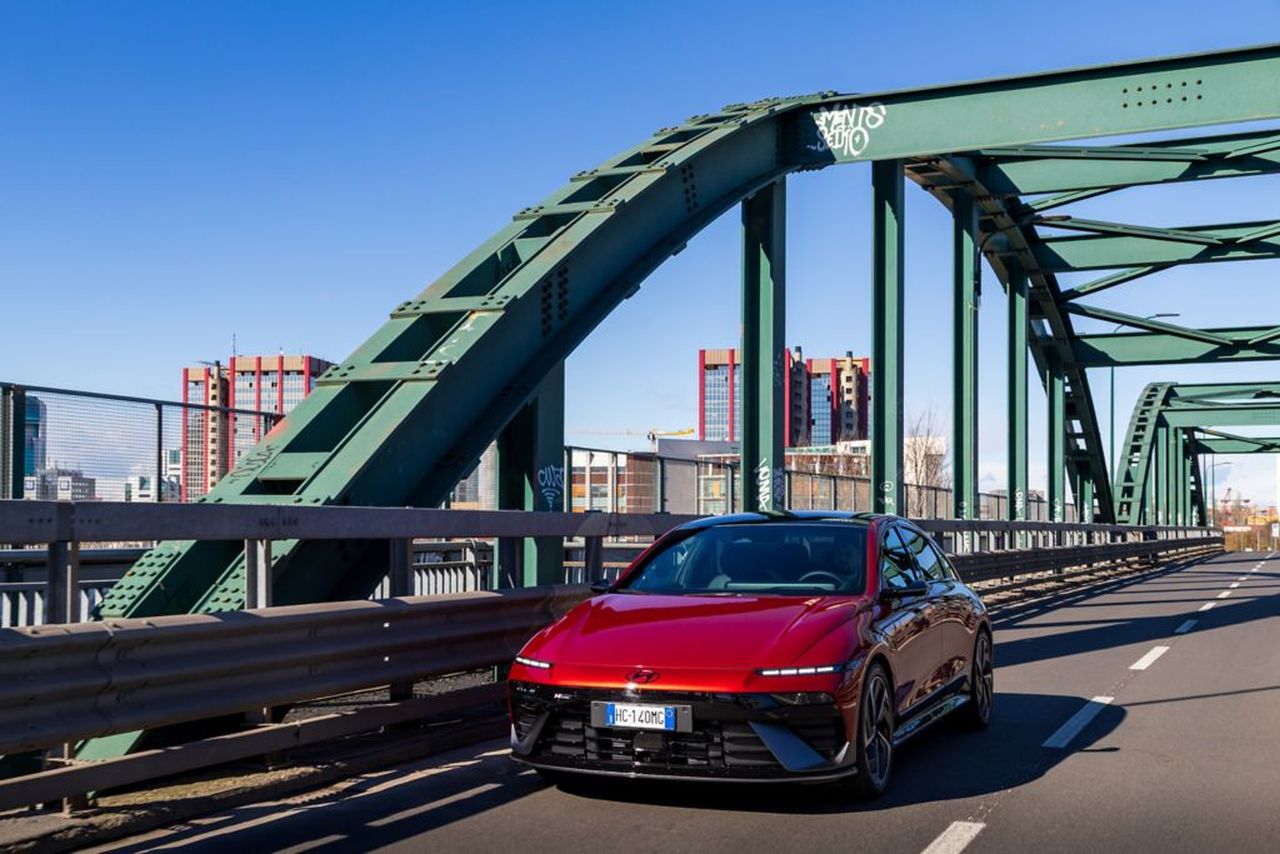 Hyundai apre gli ordini della nuova Ioniq 6 N Line
