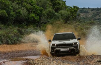 Nuova Jeep Compass 4xe scopre luoghi inaccessibili