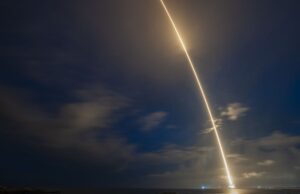 Cina, lanciato nello spazio un nuovo satellite per la trasmissione dati