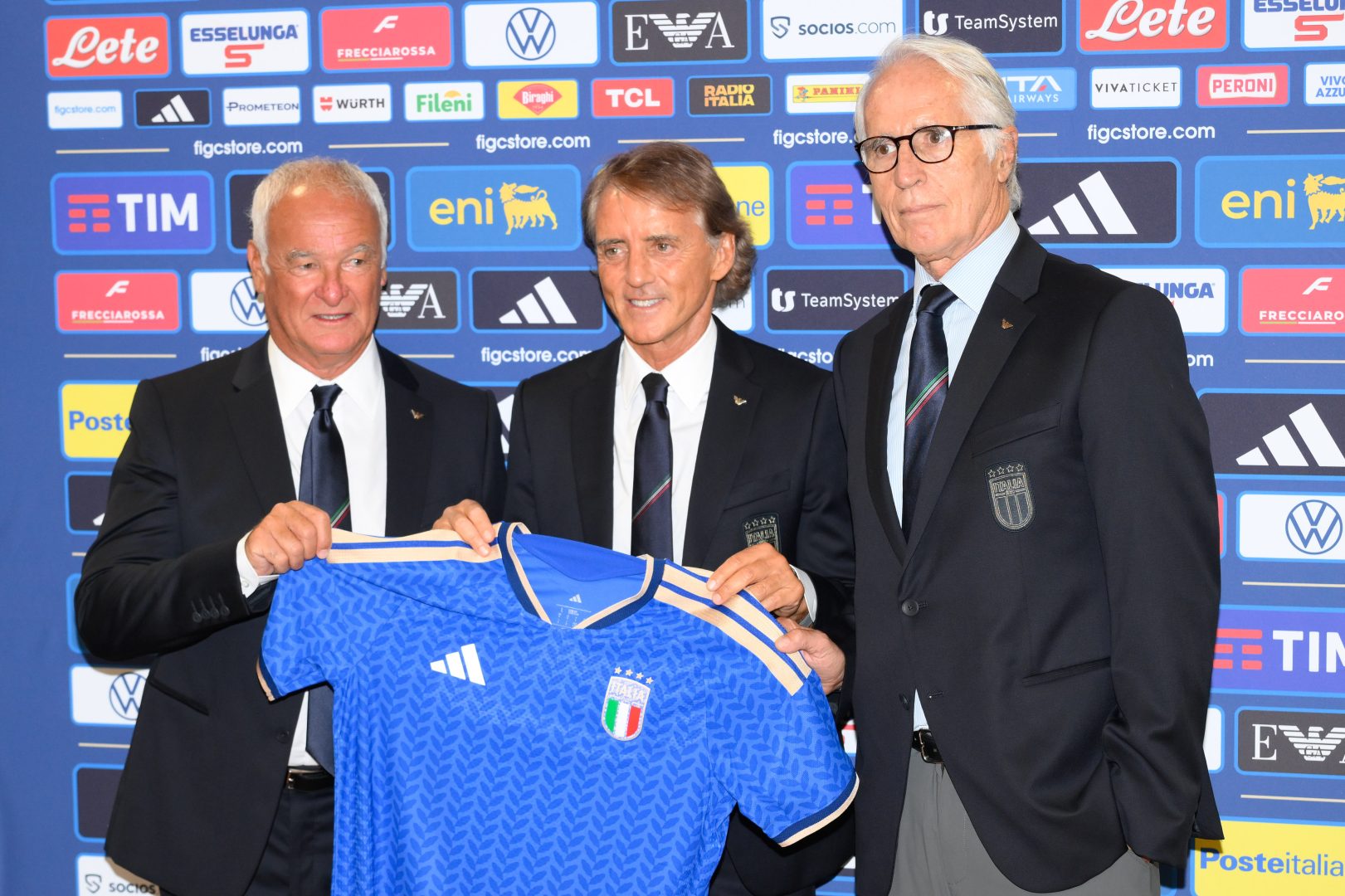 La Nazionale riparte da Mancini: “Dispiaciuto per quanto accaduto tre anni fa, cercherò di farmi perdonare”. Ranieri “Per me è il coronamento della carriera”