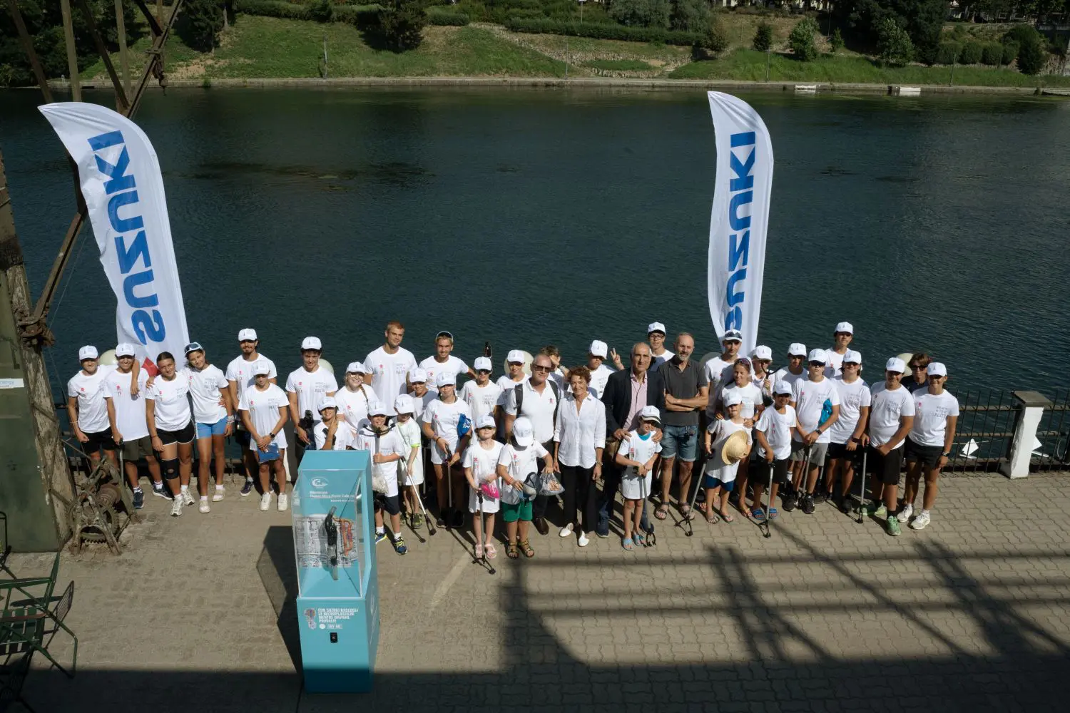 Suzuki rinnova “Insieme per un Po pulito”, raccolti 100 chili di rifiuti a Torino / Video