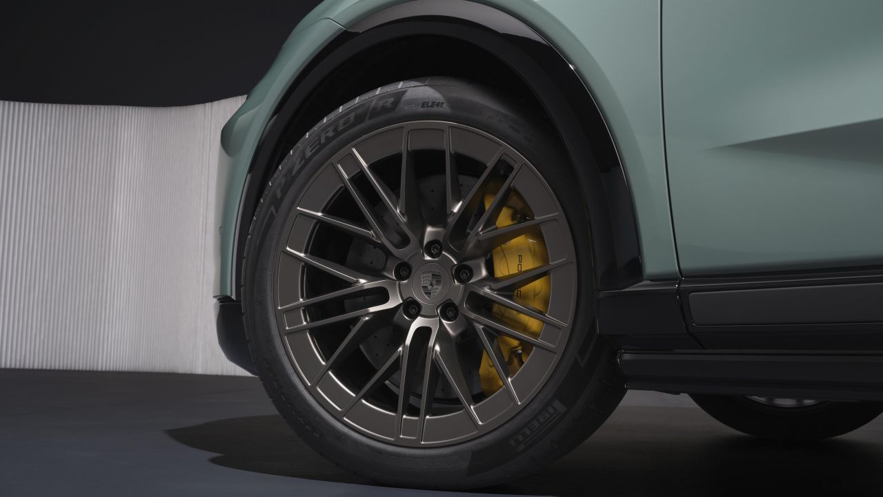 Pirelli P Zero, mescole per accelerazione record per la Porsche Cayenne electric