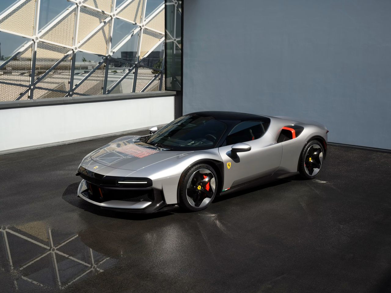 Ferrari CZ26, la nuova ONE-OFF basata sulla SF90 Stradale debutta a Pebble Beach