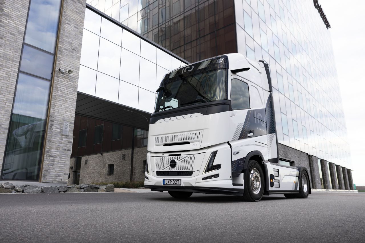 Volvo lancia un camion in edizione speciale per celebrare il suo centenario
