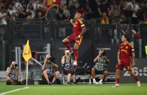 Tre volte Dybala-Malen, poi Pisilli: la Roma piega la Fiorentina