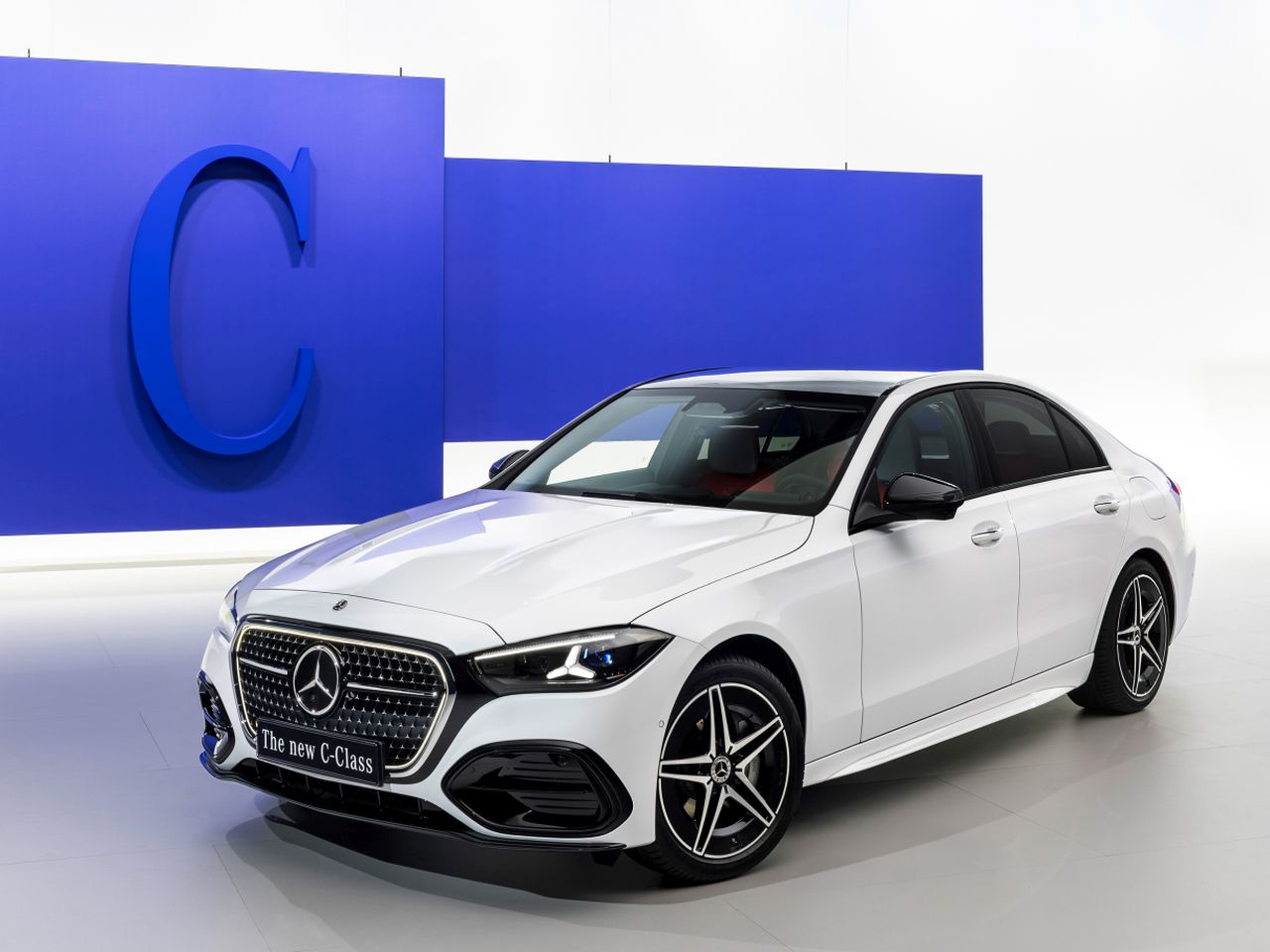 Nuova Mercedes-Benz Classe C, design aggiornato e tecnologia evoluta