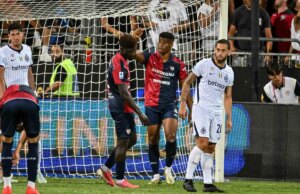 Calhanoglu lancia l’Inter a Cagliari, nerazzurri a punteggio pieno