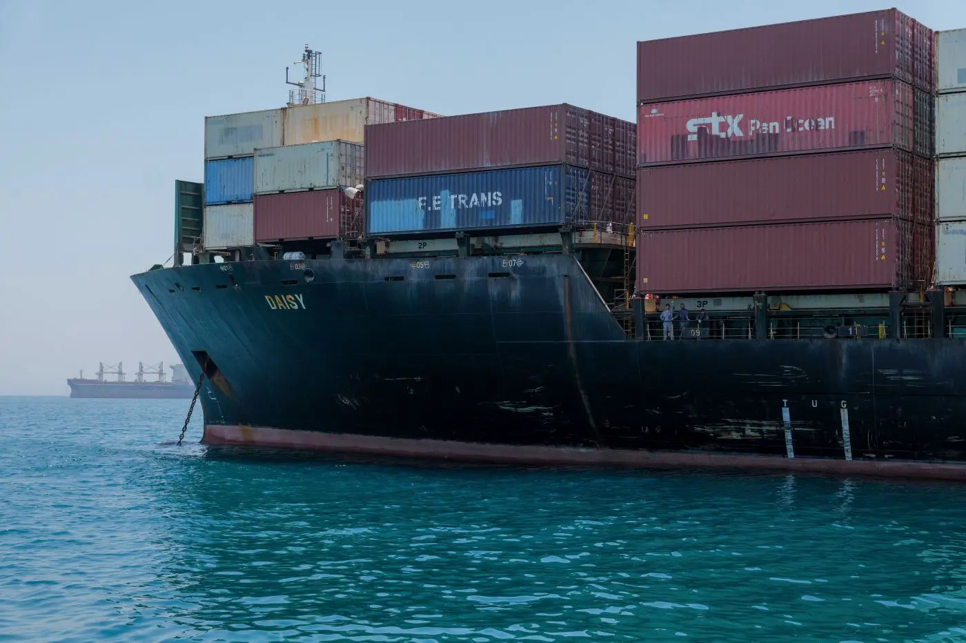 Hormuz, nave mercantile colpita da un proiettile al largo delle coste dell’Oman