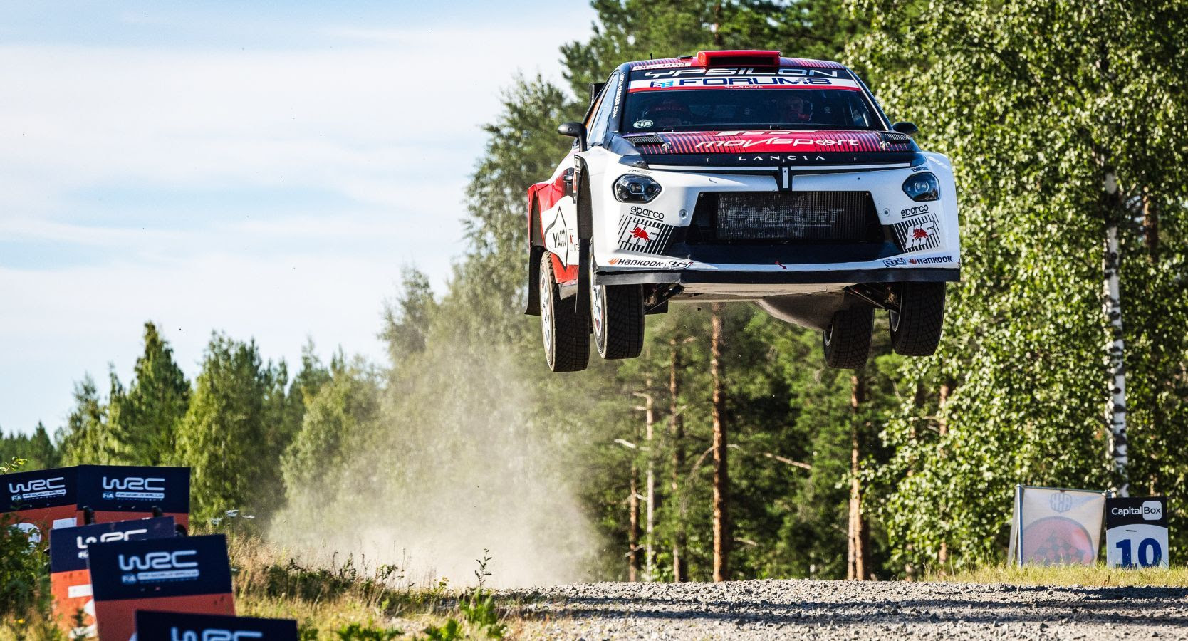 Lancia Corse HF conferma il proprio potenziale sugli sterrati del leggendario Rally Finland