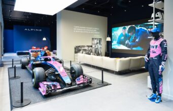 Alpine inaugura gli spazi Atelier di Milano alla presenza del team F1 e Briatore