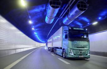 Volvo Trucks, nuovo camion elettrico da 80 tonnellate con maggiore autonomia