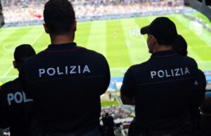 Daspo per 16 tifosi giallorossi dopo saluto romano durante Roma-Atalanta