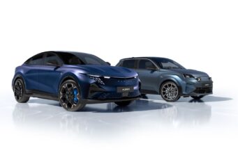 Alpine porta l’esclusività al centro del Salone di Parigi
