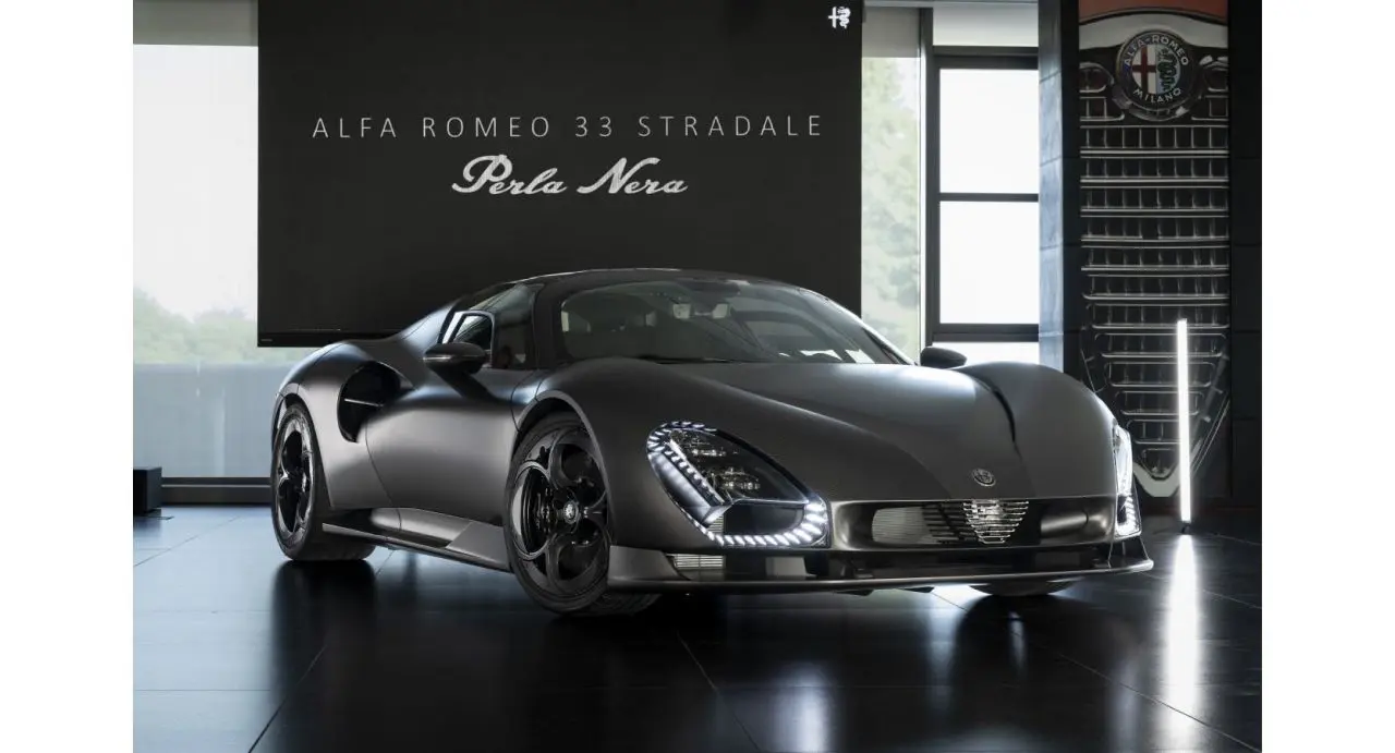 Alfa Romeo 33 Stradale “Perla Nera” svelata al Museo di Arese