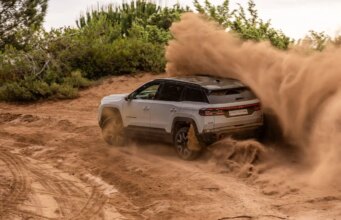 Nuova Jeep Compass 4xe protagonista a Rom-E 2026