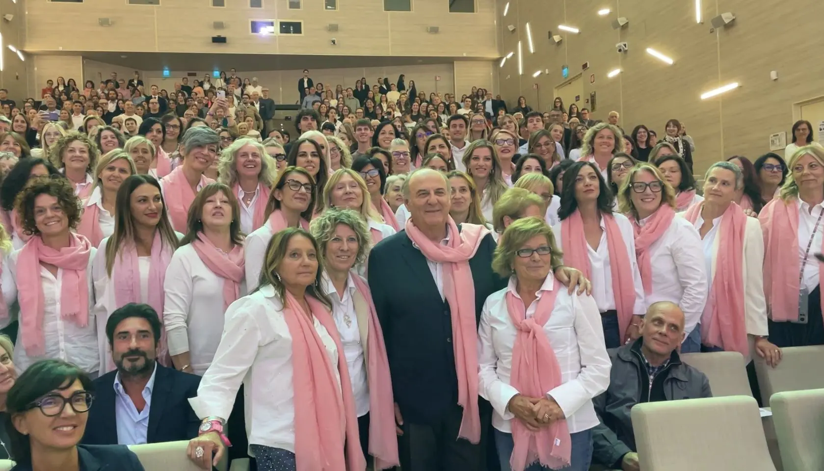 Tumore al seno, “Sorrisi in Rosa” festeggia 10 anni di solidarietà e prevenzione