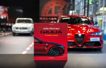 Il nuovo libro “Alfa Romeo Giulia-Timeless Classic” debutta ad Auto e Moto d’Epoca