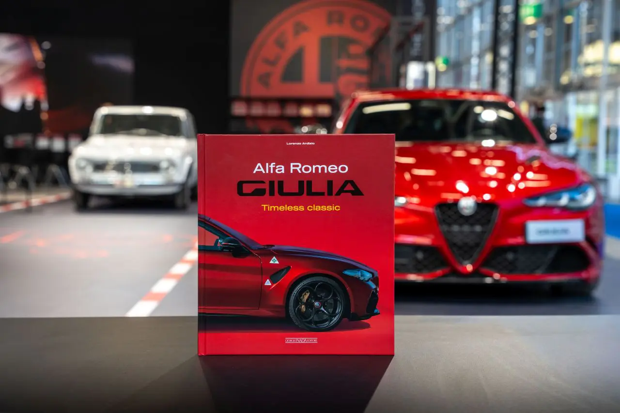 Il nuovo libro “Alfa Romeo Giulia-Timeless Classic” debutta ad Auto e Moto d’Epoca