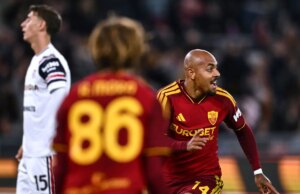 Sei gol e tante emozioni all’Olimpico, Roma batte Cagliari 4-2