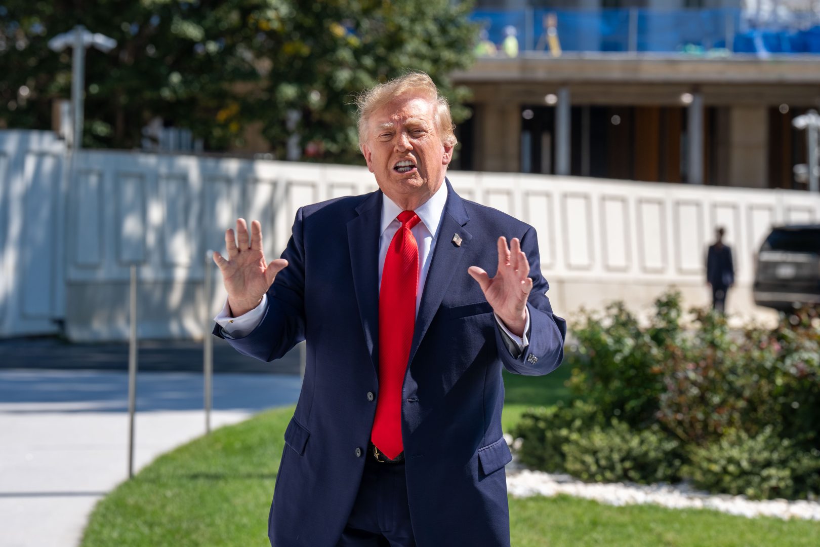 Trump annuncia una tregua immediata sulle infrastrutture energetiche tra Russia e Ucraina. Zelensky: “Per me è una novità, diteci quando inizia”
